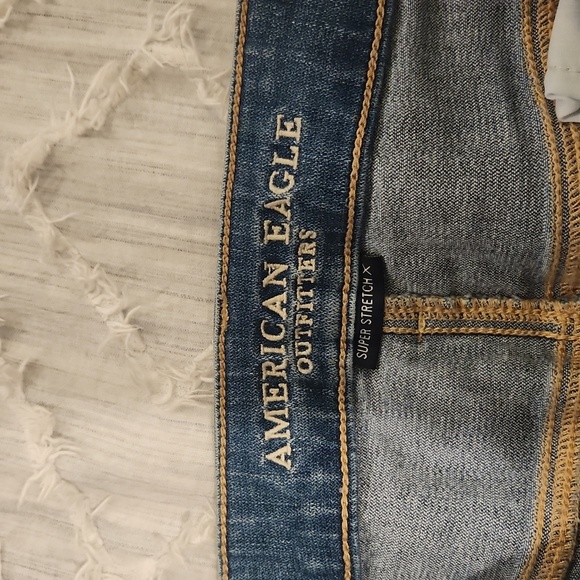 Medium wash high rise, distressed American Eagle jegging jeans size 14! - Picture 2 of 10